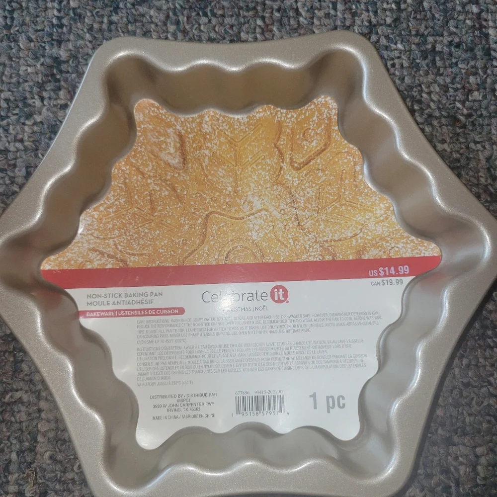 Celebrate It!  Holiday/winter Themed Cake Pan Set